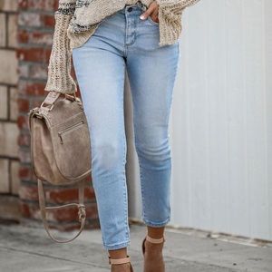 *MOVING SALE!* Mid rise skinny jean